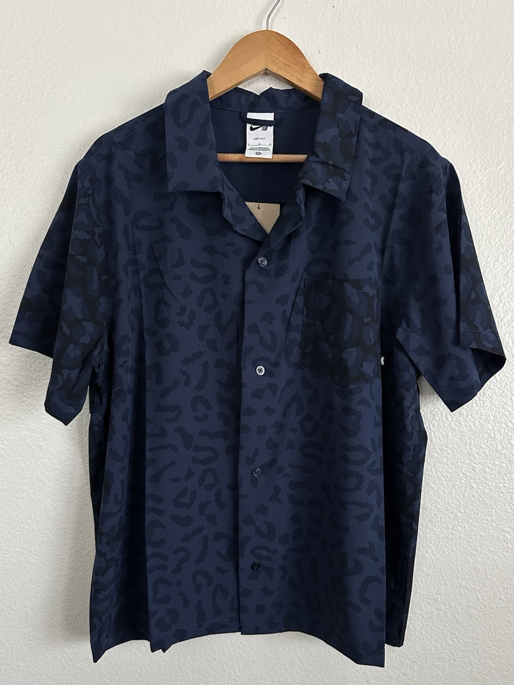 Nike SB Print Bowler Button-Up Skate Shirt Blue FN2595-410 Adult Unisex Medium